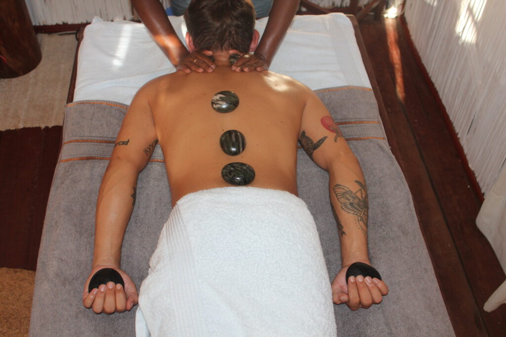 Massage aux pierres chaudes