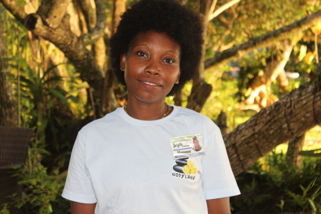 Brigitte, la masseuse de Nosy Lang à Aurora Lodge