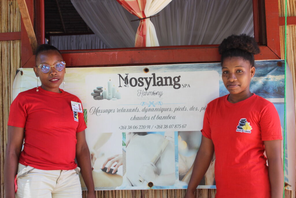 Les masseuses de Nosy Lang