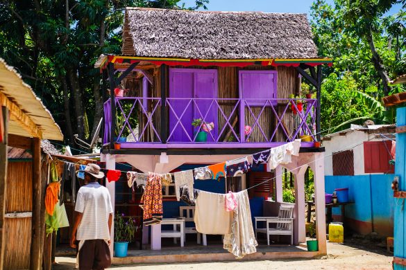 Building in the village of Ile aux Nattes